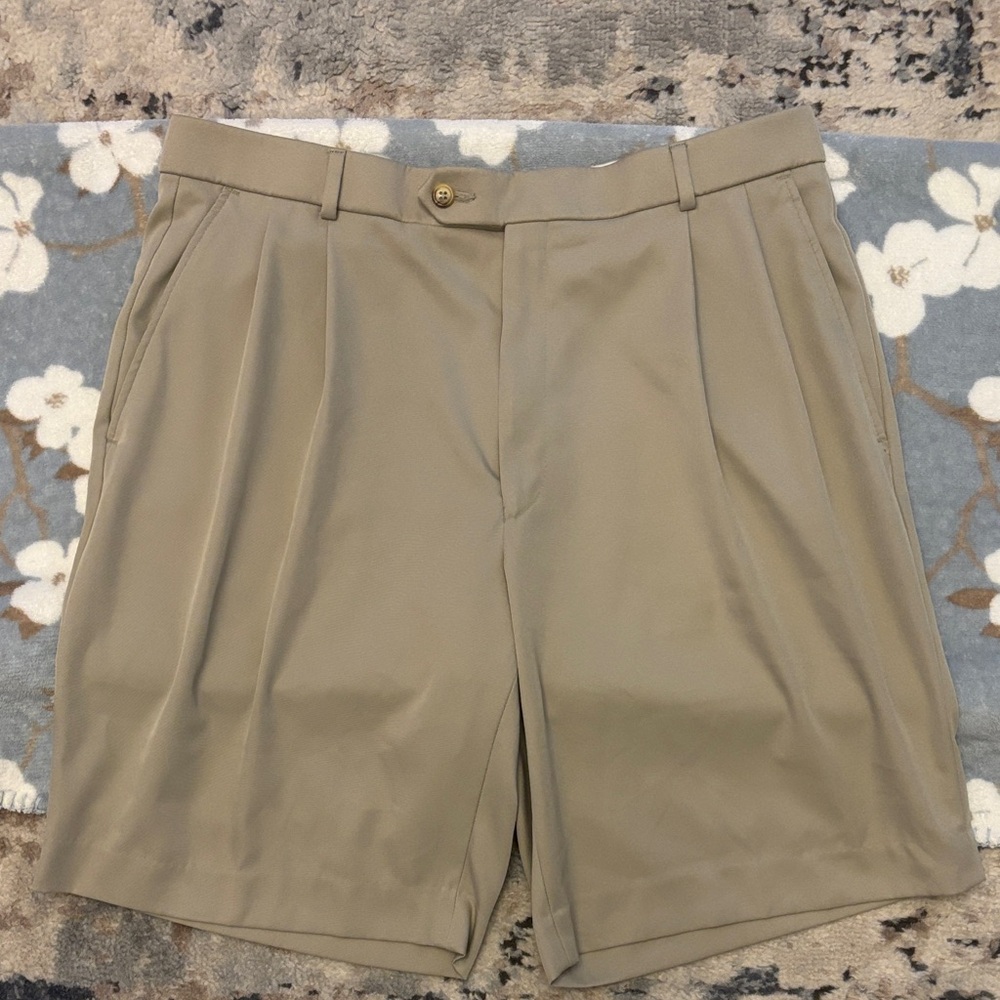 Greg Norman Performance Fit Khaki Shorts size 36